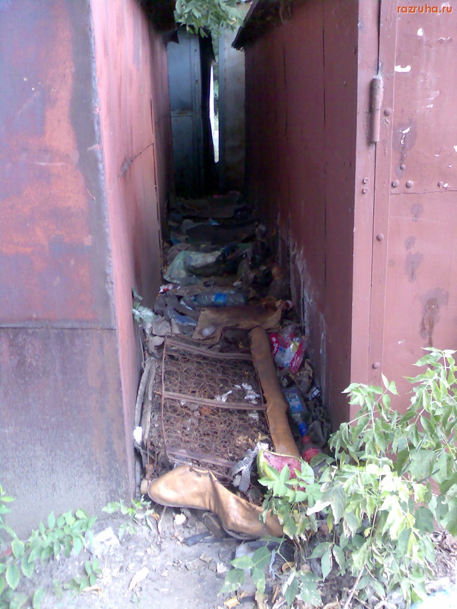 Курск - Мусор между гаражей