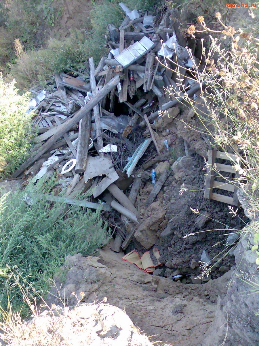 Курск - Мусор в овраге на обрыве