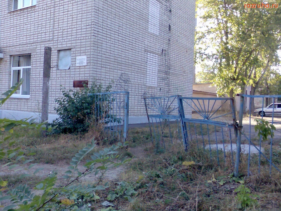 Курск - Мусор на территории кулинарного колледжа