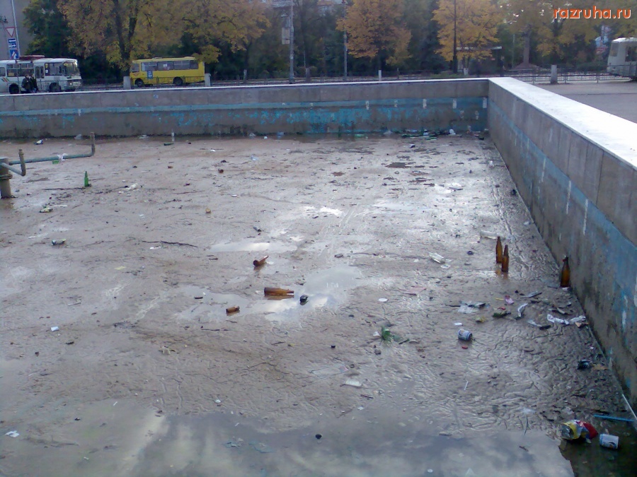 Курск - Спустили воду в фонтане