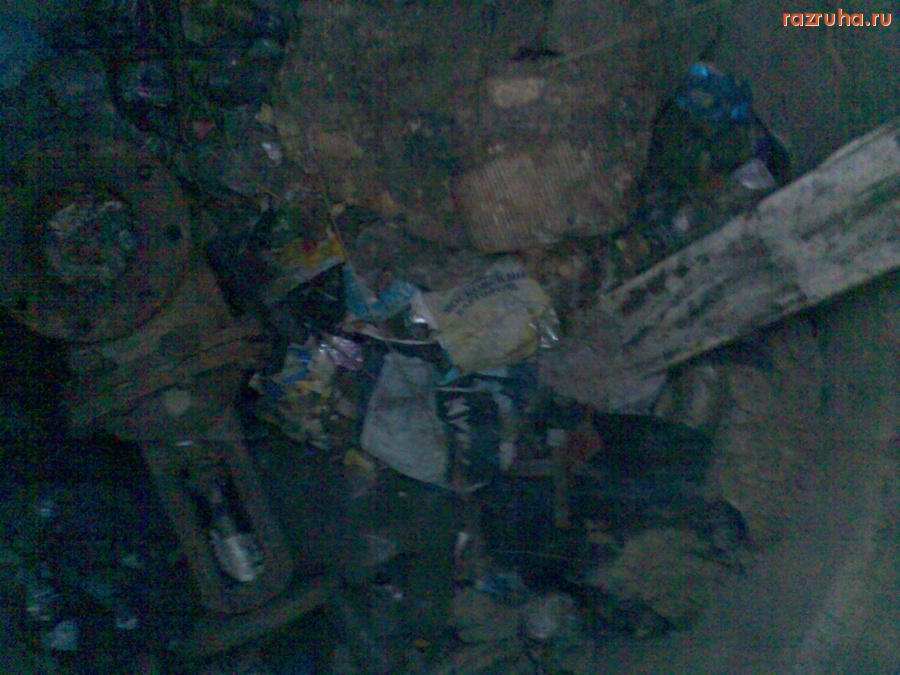 Курск - Открытые люки у автовокзала