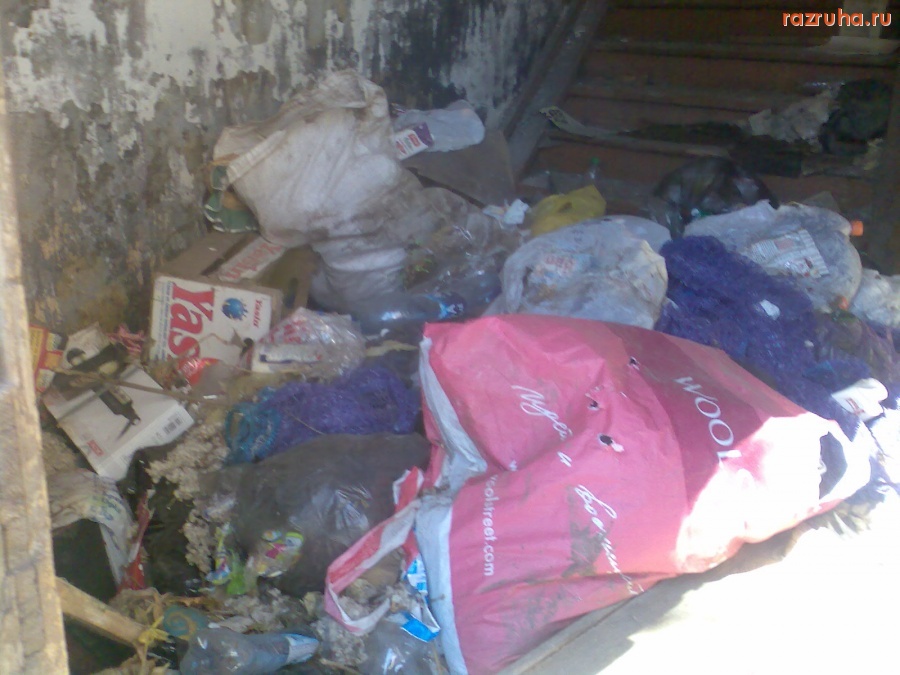 Курск - Мусор в дверях