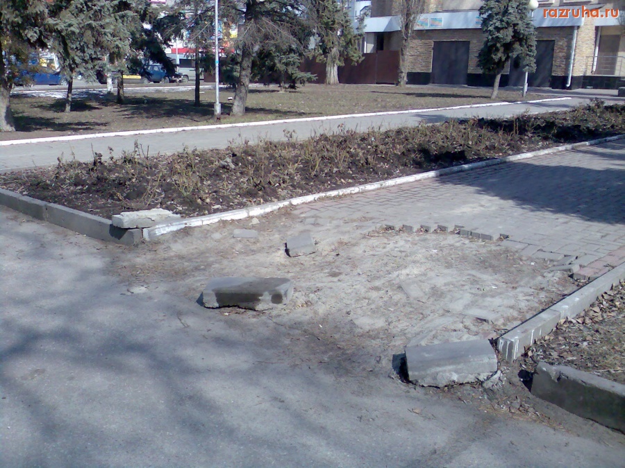 Курск - Плитка отваливается