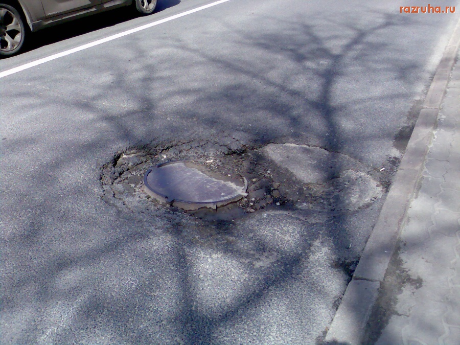 Курск - Люк на дороге