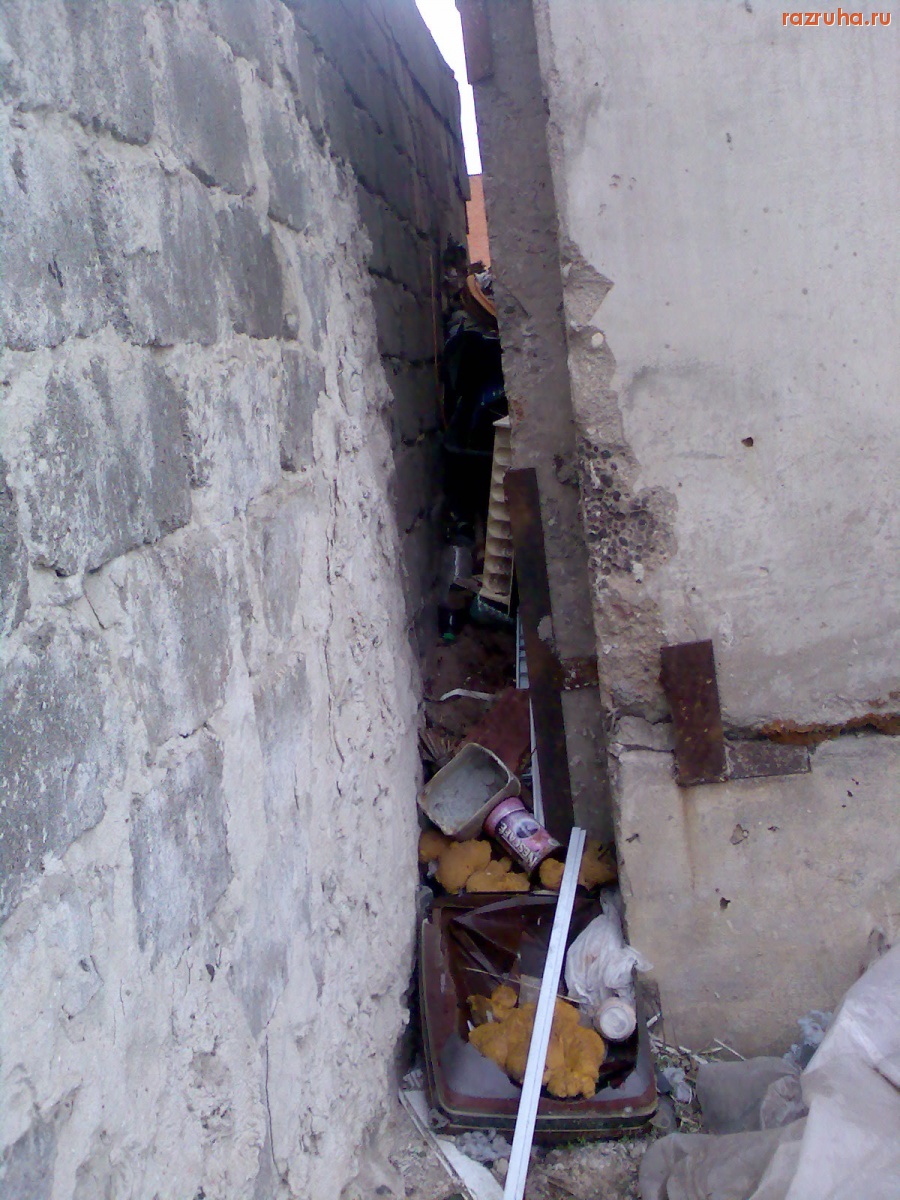 Курск - Мусор между гаражей