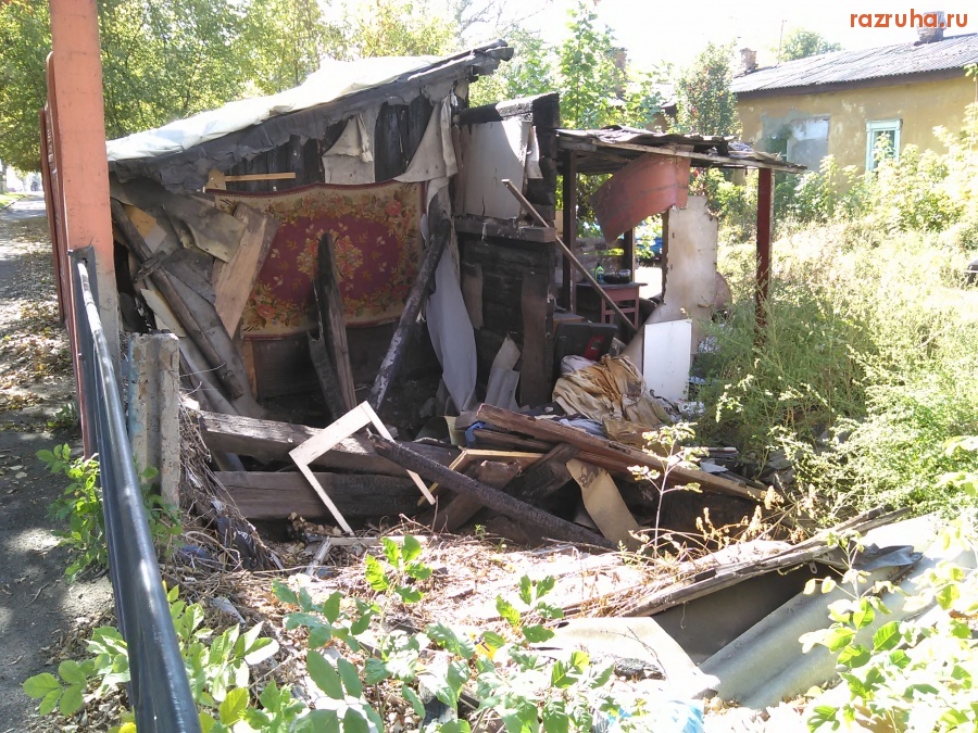 Курск - Забором замаскировали ветхость