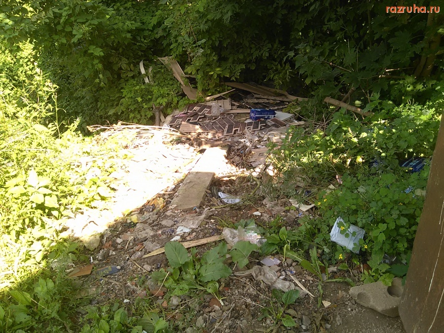 Курск - Гадят в гаражах на склон