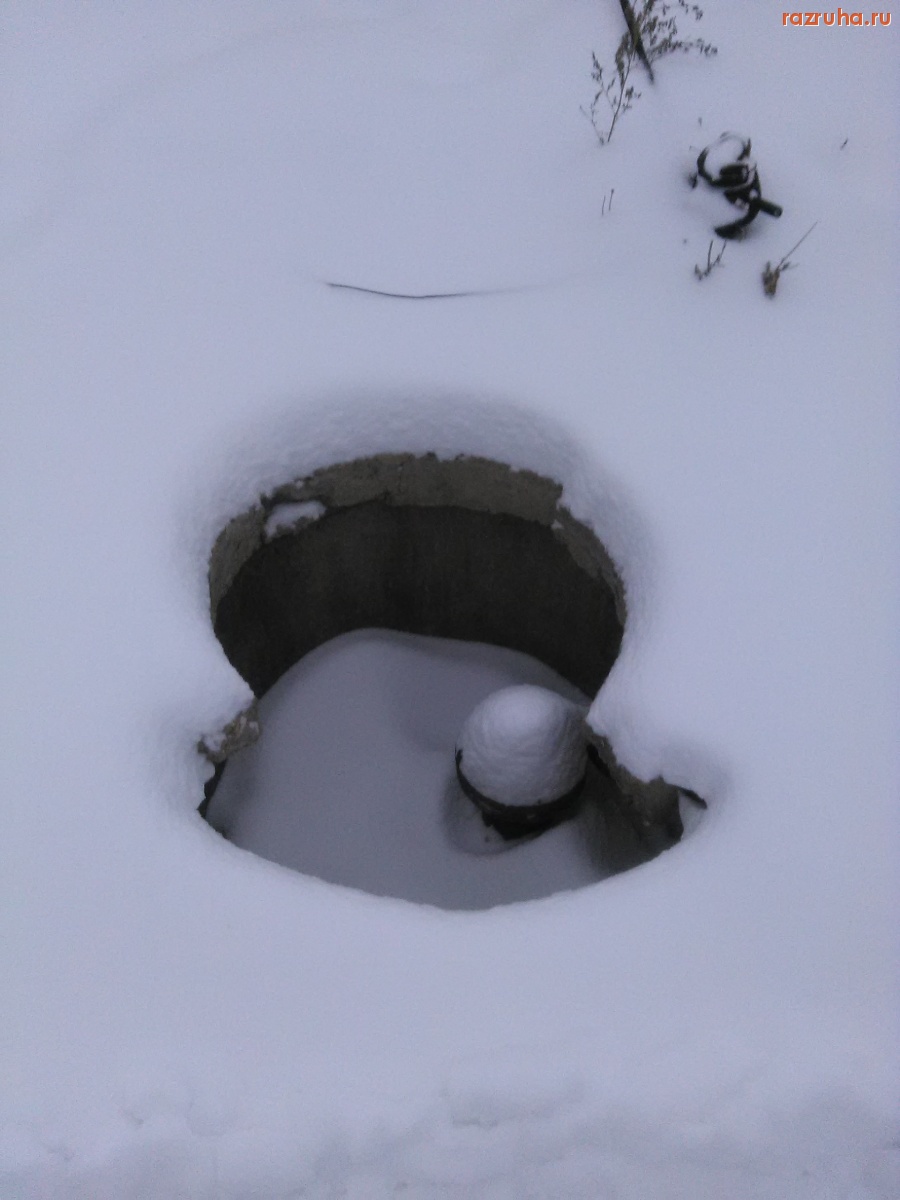 Курск - Открытый люк с гидрантом