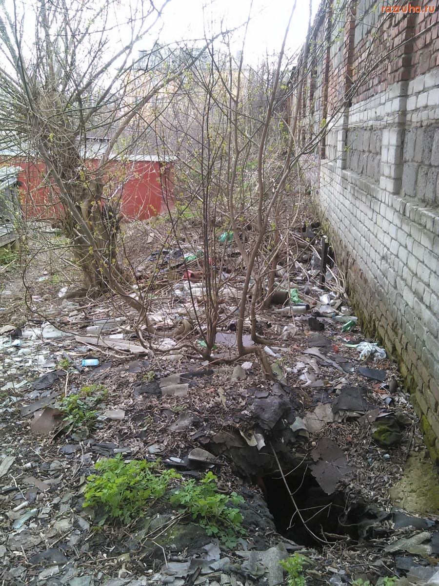 Курск - Мусор у стены
