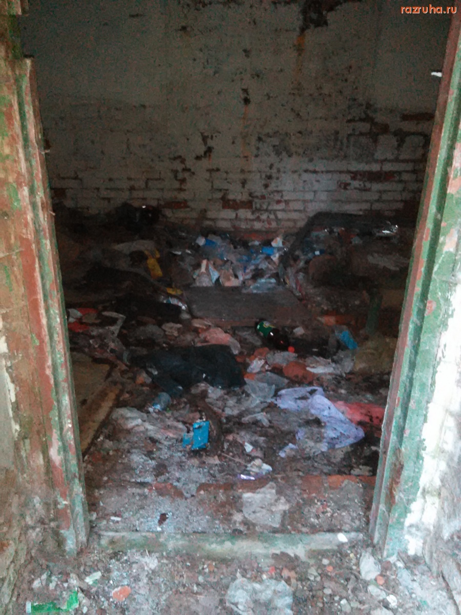 Курск - Здание с помойкой