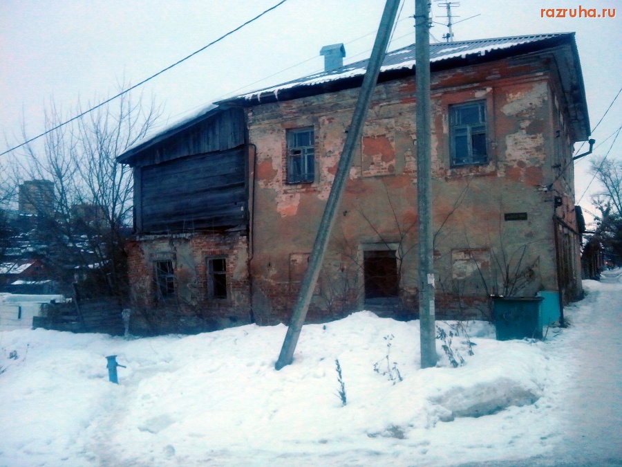 Курск - Мусор у ветхого дома