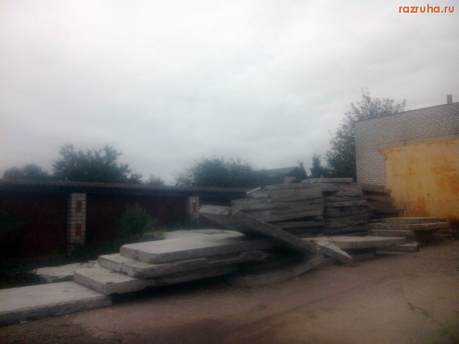 Курск - Мусор среди плит