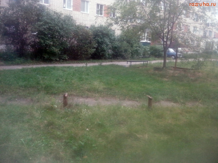 Курск - Сломанные лавки и песочница