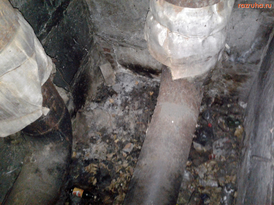 Курск - Мусор у люка