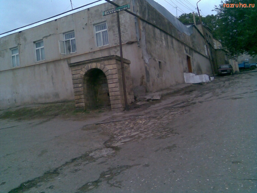 Дербент - древняя улица с родником