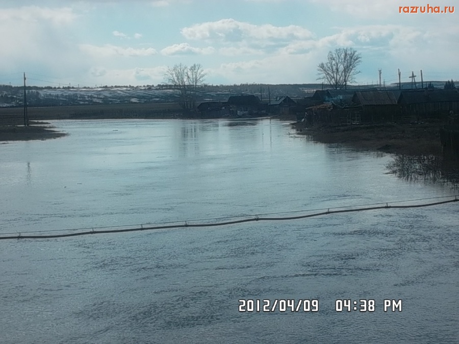 Залари - вид с моста на дом Набережная 14.