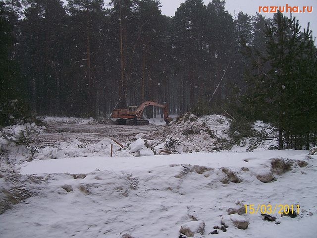 Белая Холуница - В Белой Холунице строят АЗС в парковой зоне возле пруда