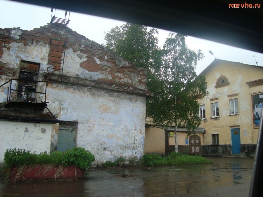 Инта - Цеппелин на графских развалинах