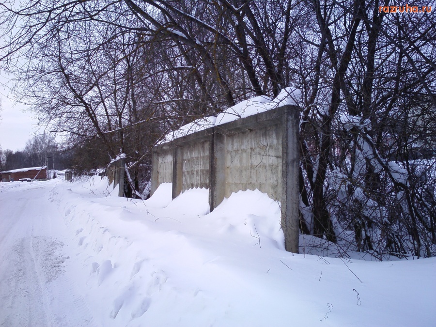 Нерехта - Дырявый забор вдоль дороги к горводоканалу