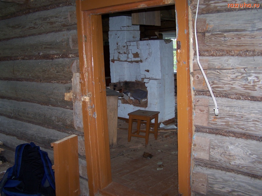 Мантурово - В доме. Д.Макарово. Всё разворовано.