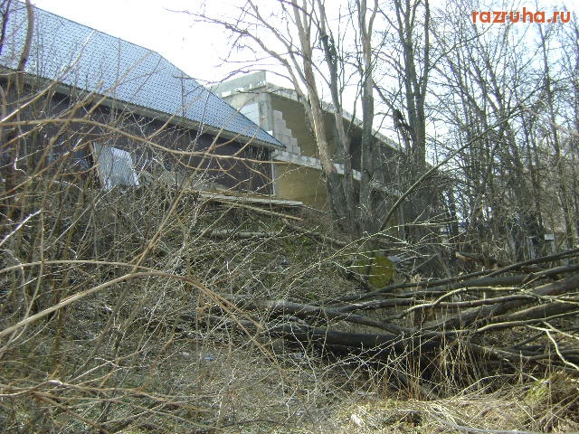 Красногорск - магазины на краю оврага