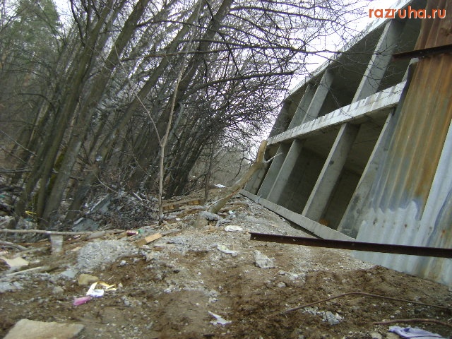 Красногорск - магазины на краю оврага