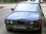 Москва - Два года эти автомобильные руины гниют у дома 28 на Хамовническом валу!