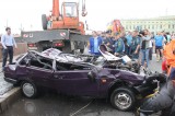 Санкт-Петербург - Из Невы достали упавший с Троицкого моста автомобиль