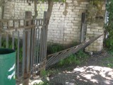 Тверь - Сломанный забор на проспекте Ленина за домом 16