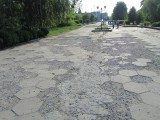 Канев - Сыпится плитка в центральном парке